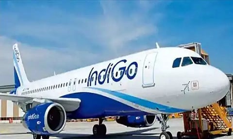 டெல்லியில் இருந்து புறப்பட்டபோது தீப்பிடித்து எரிந்த விமானம் - விமான போக்குவரத்து இயக்குநரகம் தீவிர விசாரணை!