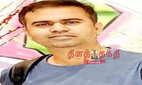 மொபட் மீது கார் மோதி புதுமாப்பிள்ளை பலி