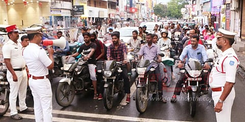 ஹெல்மெட் அணிவது கட்டாயம்