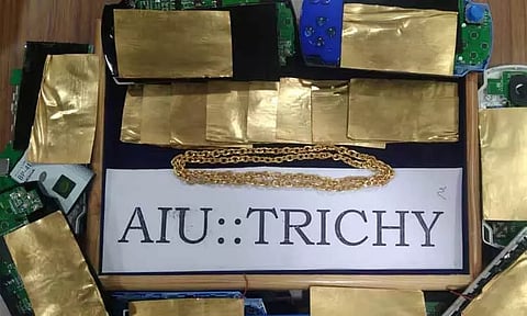 ரூ.69¼ லட்சம் கடத்தல் தங்கம் பறிமுதல்
