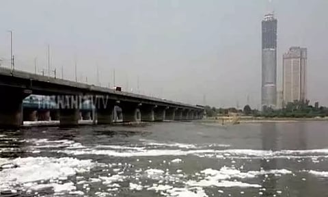யமுனை நதியில் காணப்படும் நச்சு நுரை - சுற்றுச்சுழல் ஆர்வலர்கள் கவலை