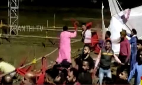 ஜார்கண்ட்: வாய்த்தகராறு முற்றி நாற்காலிகள் வீச்சு...முன்னாள் முதல் மந்திரி, எம்எல்ஏ கோஷ்டி மோதல்