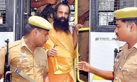 52 நாட்களுக்கு பிறகு உண்ணாவிரதத்தை கைவிட்டார் ராஜிவ்காந்தி கொலை வழக்கு கைதி முருகன்..!