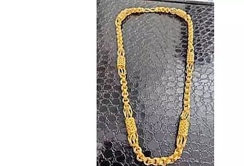 2 பெண்களிடம் தங்க சங்கிலி பறிப்பு