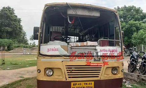 அரசு பஸ் கண்ணாடி உடைப்பு