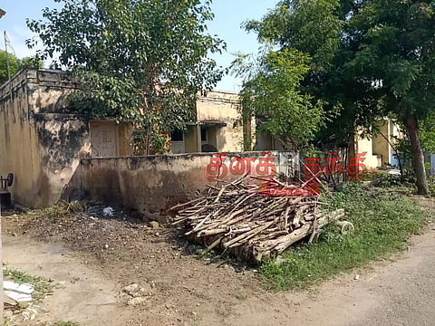 துணை சுகாதார நிலையம் மூடப்பட்டதால் சிகிச்சை பெற சிரமப்படும் கிராம மக்கள்