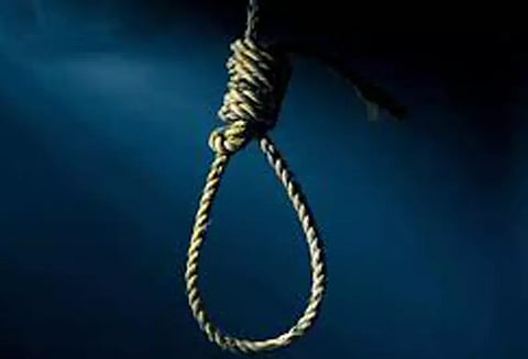 தூக்குப்போட்டு முதியவர் தற்கொலை