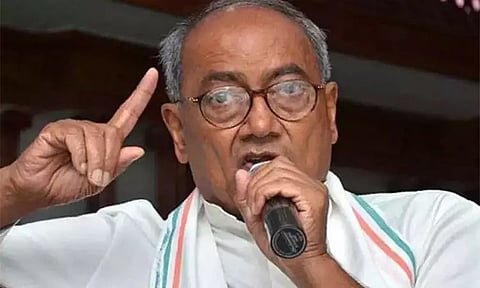 "குஜராத் பாலம் இடிந்து விபத்து கடவுளின் செயலா? மோசடி செயலா?" பிரதமர் மோடியிடம் காங்கிரஸ் தலைவர் திக்விஜய சிங் கேள்வி