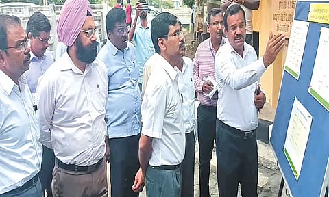 பள்ளிக்கரணை, புழுதிவாக்கம் பகுதிகளில் மழைநீர் வடிகால் பணிகளை தலைமை செயலாளர் இறையன்பு ஆய்வு