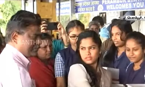 10-ம் வகுப்பில் அதிக மதிப்பெண்கள் பெற்ற மாணவர்கள் - கல்வி சுற்றுலாவிற்கு அழைத்து சென்ற மாநகராட்சி