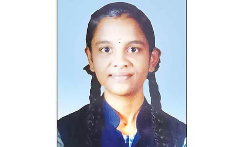 3-வது மாடியில் இருந்து குதித்து 'நீட்' பயிற்சி மாணவி தற்கொலை முயற்சி