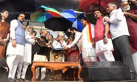 மறைந்த நடிகர் புனித் ராஜ்குமாருக்கு 'கர்நாடக ரத்னா' விருது; நடிகர்கள் ரஜினிகாந்த்-ஜூனியர் என்.டி.ஆர். பங்கேற்றனர்