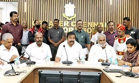 தீவிரமடையும் வடகிழக்கு பருவமழை: ரிப்பன் மாளிகையில் அமைச்சர் கே.என்.நேரு தலைமையில் ஆலோசனை கூட்டம்