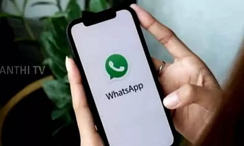 பயனாளர்கள் தங்களுக்கு மெசேஜ் அனுப்பும் வசதி - புதிய அப்டேட் குறித்து வாட்ஸ் ஆப் நிறுவனம் பரிசோதனை