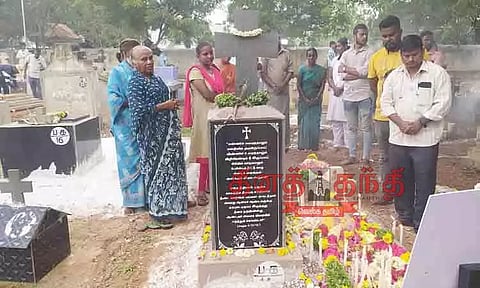 கல்லறை திருநாள் அனுசரிப்பு