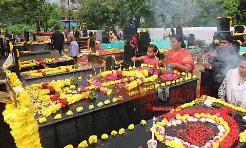 குமரி மாவட்டத்தில் கல்லறை திருநாள் அனுசரிப்பு;ஆலயங்களில் சிறப்பு திருப்பலி நடந்தது