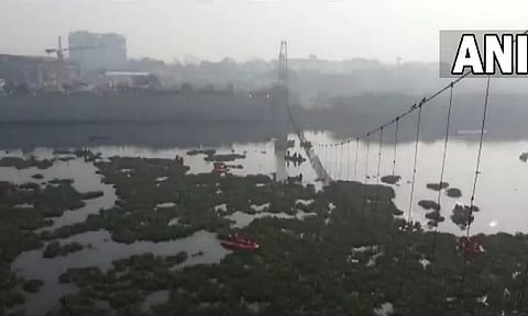 குஜராத் தொங்கு பாலம் விபத்து: கைதானவர்களுக்கு ஆதரவாக வாதாட மாட்டோம் - வழக்கறிஞர்கள் அமைப்பு முடிவு!