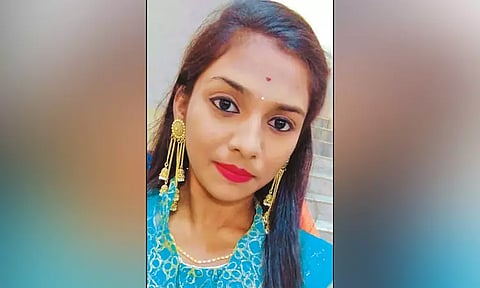 வயிற்று வலிக்காக ஆஸ்பத்திரியில் அனுமதிக்கப்பட்ட 10-ம் வகுப்பு மாணவி சாவு