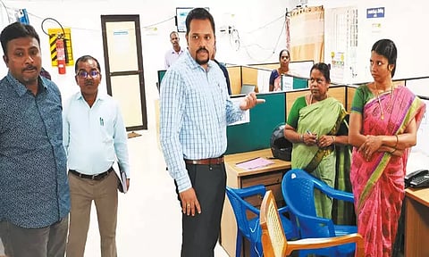 கட்டுப்பாட்டு மையத்தின் செயல்பாட்டினை மாவட்ட கலெக்டர் ஆய்வு