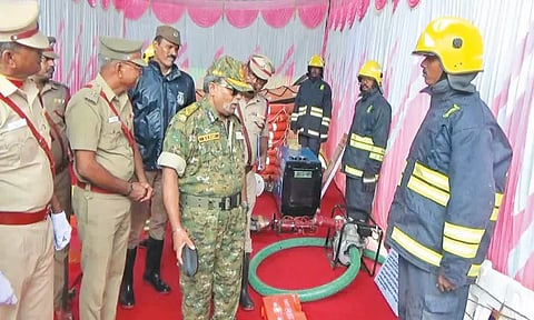 மழை காலங்களில் நீரில் மூழ்கி தவிப்பவர்களை மீட்பது குறித்த ஒத்திகை