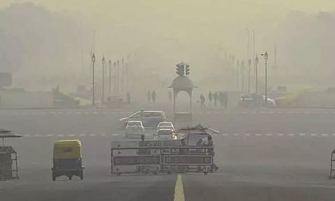 மோசமடையும் காற்றுமாசு: டெல்லியில் பள்ளிகளை மூடுவதற்கு பல பெற்றோர்கள் ஆதரவு