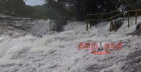 நீவரத்து அதிகரிப்பு எதிரொலி: கும்பக்கரை அருவியில் சுற்றுலா பயணிகள் குளிக்க தடை