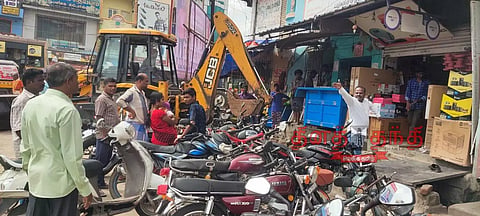 பாலக்கோடு பேரூராட்சியில் சாலையோர ஆக்கிரமிப்புகள் அகற்றம்