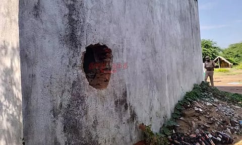 டாஸ்மாக் கடை சுவரில் ஓட்டைபோட்டு ரூ.30 ஆயிரம் மதிப்புள்ள மதுபாட்டில்கள் திருட்டு...!