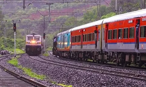 ரெயில்பாதை பராமரிப்பு பணி - விரைவு ரெயில் போக்குவரத்தில் மாற்றம் - தென்னக ரெயில்வே அறிவிப்பு