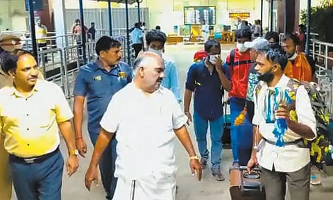 கம்போடியா நாட்டில் சிக்கி தவித்த 6 பேர் சென்னை வந்தனர்: போலி ஏஜெண்டுகள் மீது நடவடிக்கை எடுக்கப்படும் - அமைச்சர் செஞ்சி மஸ்தான் உறுதி