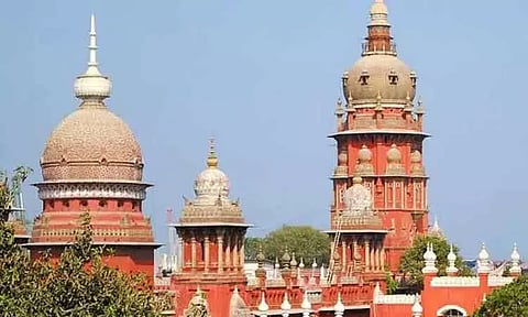 "2011-க்கு முன் கட்டப்பட்ட பள்ளி கட்டடங்கள் மீண்டும் திட்ட அனுமதி கோரி விண்ணப்பிக்க வேண்டியதில்லை" - ஐகோர்ட் விளக்கம்