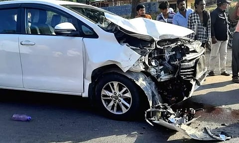 மராட்டிய மாநிலம்: காங்கிரஸ் தலைவர் நசீம் கான் விபத்தில் காயம்