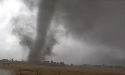 அமெரிக்காவின் டெக்சாஸ் மாகாணத்தை தாக்கிய சூறாவளி - ஒருவர் பலி