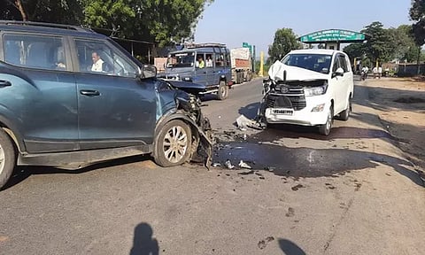 காங்கிரஸ் பாதயாத்திரை: முன்னாள் மந்திரி விபத்தில் சிக்கி காயம்