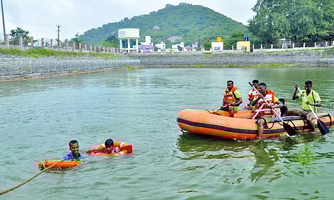 திருத்தணியில் தீயணைப்பு துறை சார்பில் பேரிடர் மீட்பு ஒத்திகை