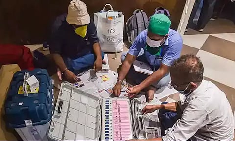 7 சட்டசபை தொகுதி இடைத்தேர்தல்: பா.ஜ.க.-4, ஆர்.ஜே.டி, டி.ஆர்.எஸ். தலா 1 இடத்தில் முன்னிலை