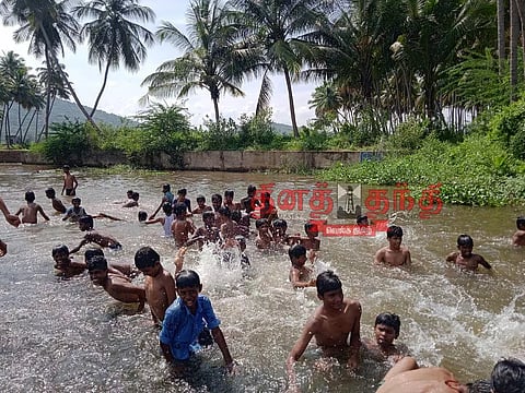 மஞ்சளாற்றில் ஆனந்த குளியல்