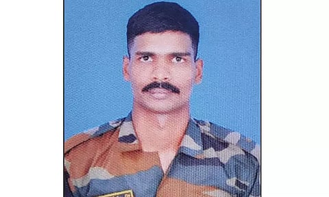 ரெயிலில் இருந்து தவறி விழுந்து தமிழக ராணுவ வீரர் பலி