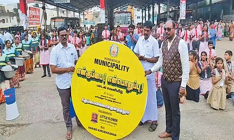 குப்பைகளை தரம் பிரித்து கொடுக்க அறிவுறுத்தி குன்றத்தூர் நகராட்சியில் விழிப்புணர்வு நிகழ்ச்சி