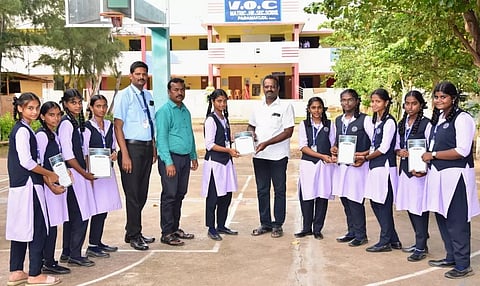 மாணவிகள் விளையாட்டு போட்டியில் சாதனை