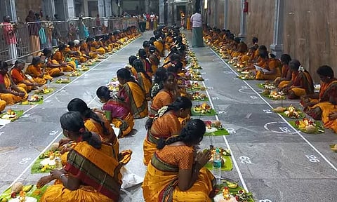 சமயபுரம் மாரியம்மன் கோவிலில் 108 விளக்கு பூஜை