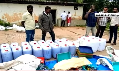 போலி மதுபானம் தயாரிக்க வைத்திருந்த ரூ.15 லட்சம் மதிப்புள்ள மூலப்பொருட்கள் பறிமுதல் - போலீசார் அதிரடி