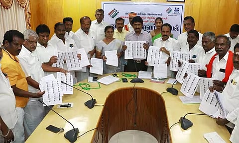 விழுப்புரம் மாவட்டத்தில் 16¾ லட்சம் வாக்காளர்கள் வரைவு வாக்காளர் பட்டியலை கலெக்டர் மோகன் வெளியிட்டார்