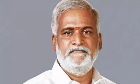 புரசைவாக்கத்தில் மழையால் வீடு இடிந்து விழுந்ததில் பலியான 2 பேரின் குடும்பத்தினருக்கு தலா ரூ.4 லட்சம் நிவாரண உதவி - அமைச்சர் சேகர்பாபு வழங்கினார்