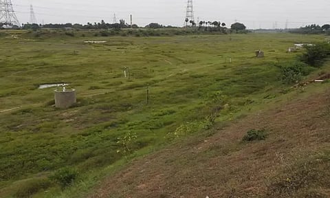 பருவமழை பெய்தும் வறண்டு கிடக்கும் கொசஸ்தலை ஆறு