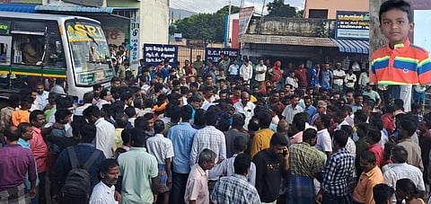 லாரி மோதி பள்ளி மாணவன் பலி