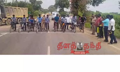 விக்கிரமங்கலம் அரசு பள்ளியில் சைக்கிள் போட்டி