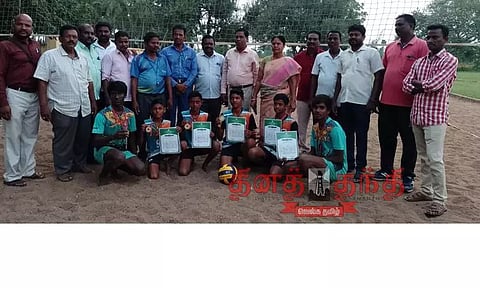 கடற்கரை வாலிபால் போட்டிகளில் சு.ஆடுதுறை அரசு பள்ளி சாதனை