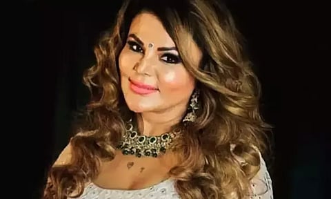 கவர்ச்சி நடிகை மீது வழக்கு