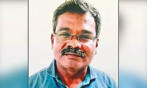 ரெயில்வேயில் வேலை வாங்கி தருவதாக ரூ.72 லட்சம் மோசடி - அரசு பள்ளி ஆசிரியர் கைது